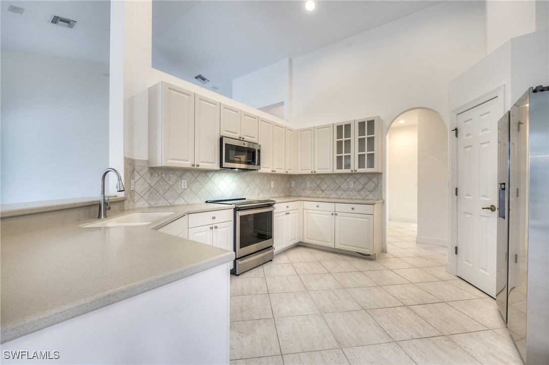 8865 New Castle Dr Property Photo 11