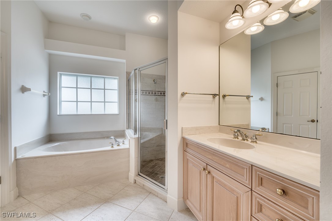 8865 New Castle Dr Property Photo 19
