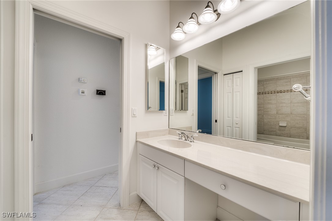 8865 New Castle Dr Property Photo 22