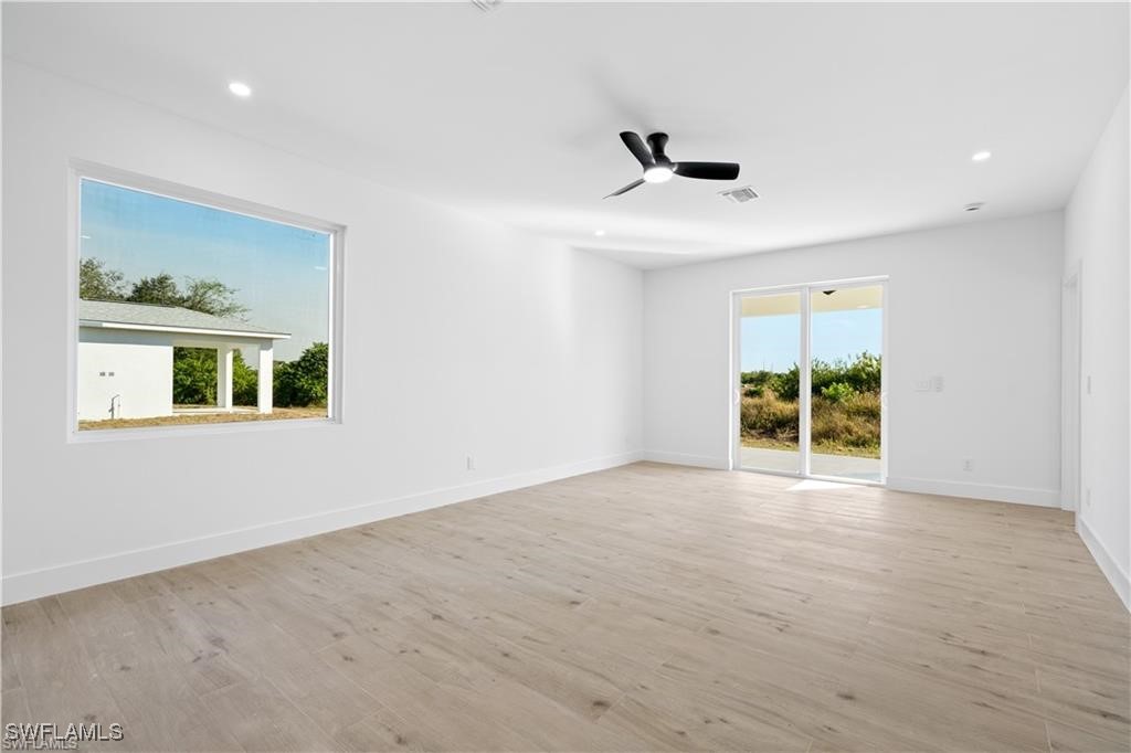 1059 Asther St E Property Photo 6