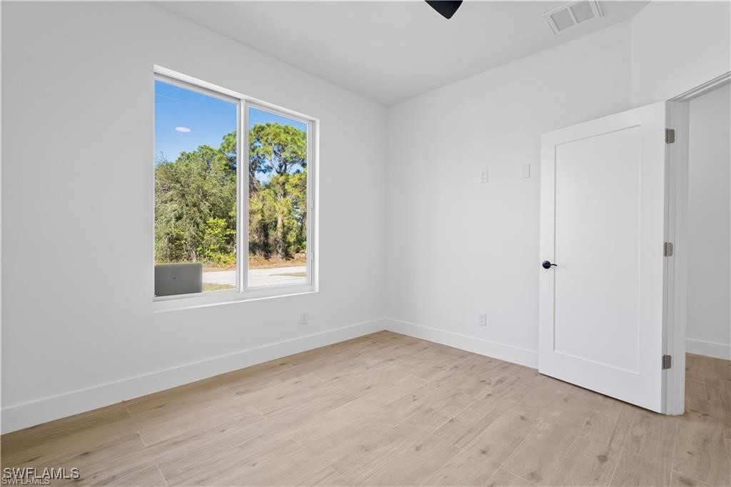 1122 Craft St E Property Photo 8