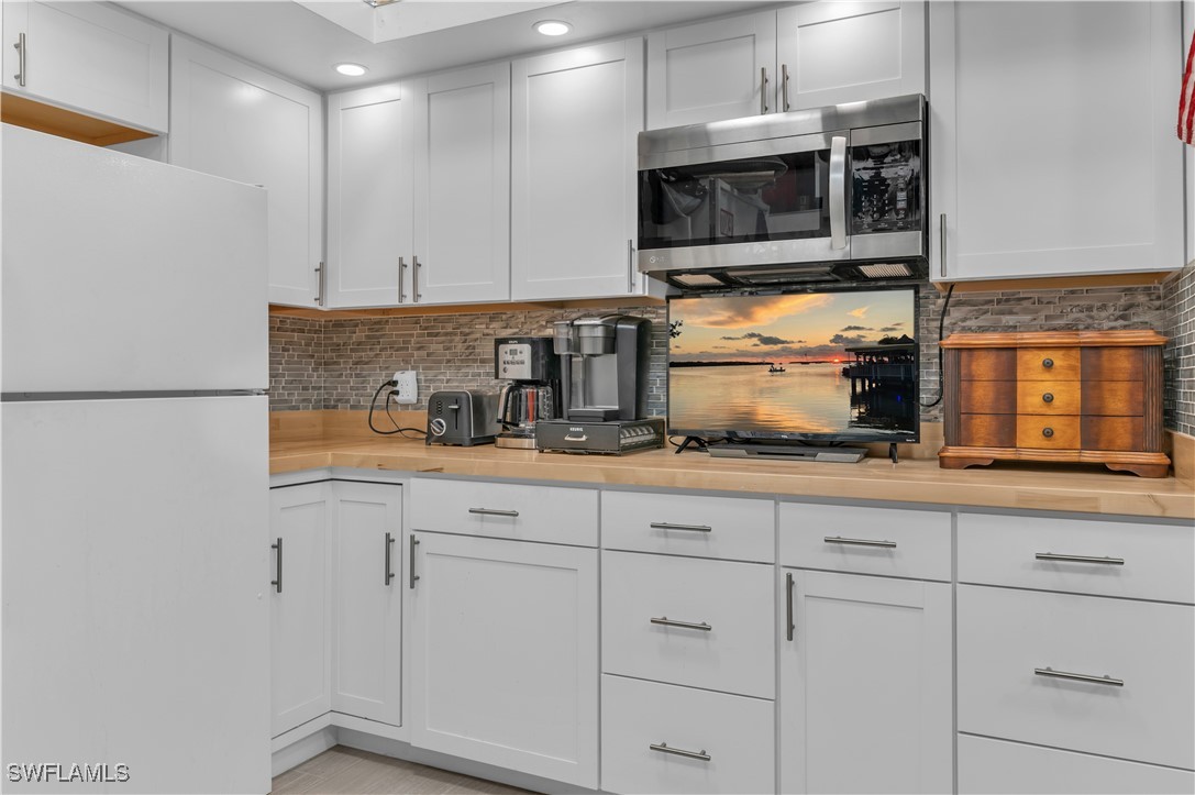 960 Chalmer Dr 101 Property Photo 10