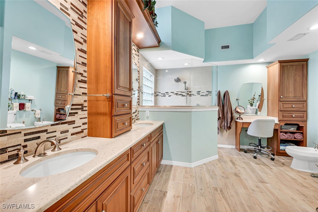 5735 Persimmon Way Property Photo 12