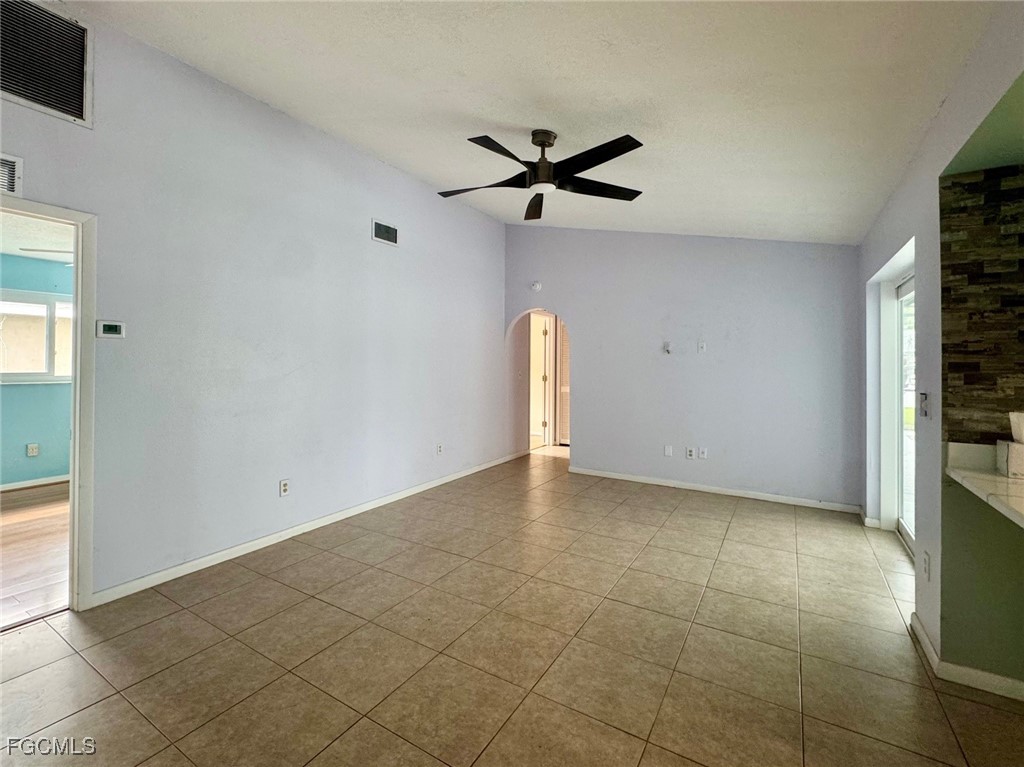 1413 Se 36th St Property Photo 8