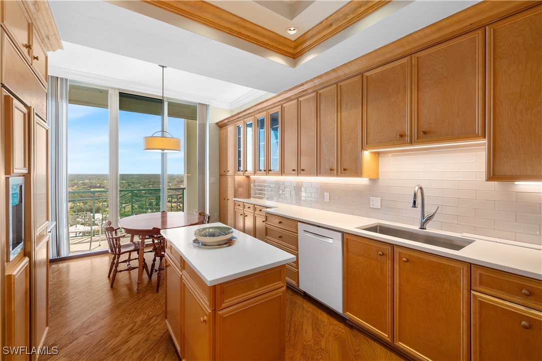 7515 Pelican Bay Blvd Ph-d Property Photo 6