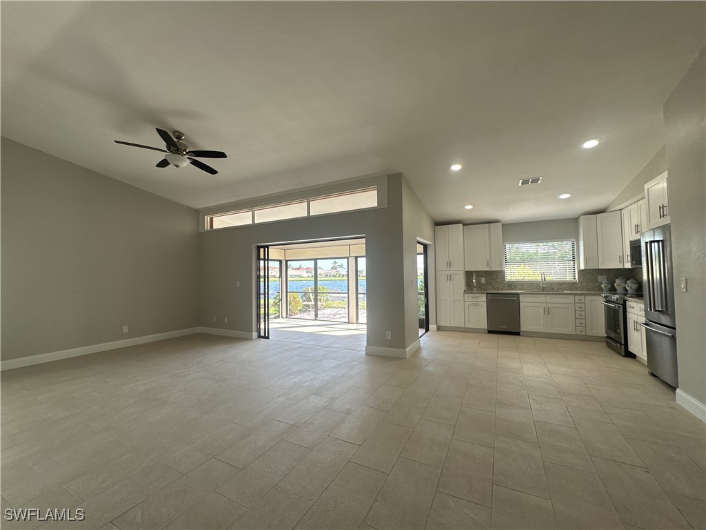 11358 Caravel Cir Property Photo 3