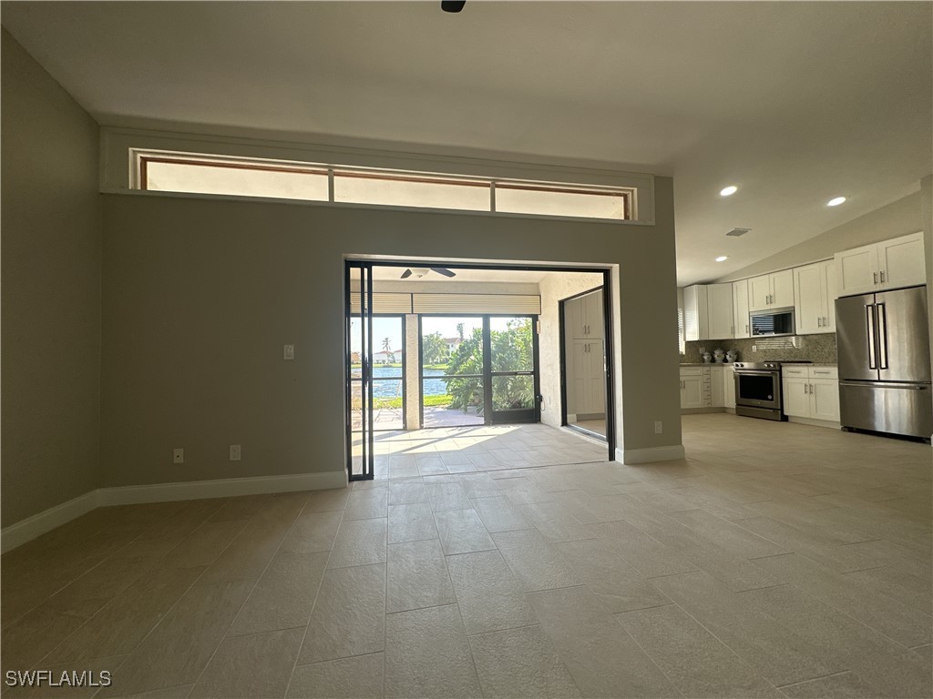 11358 Caravel Cir Property Photo 4