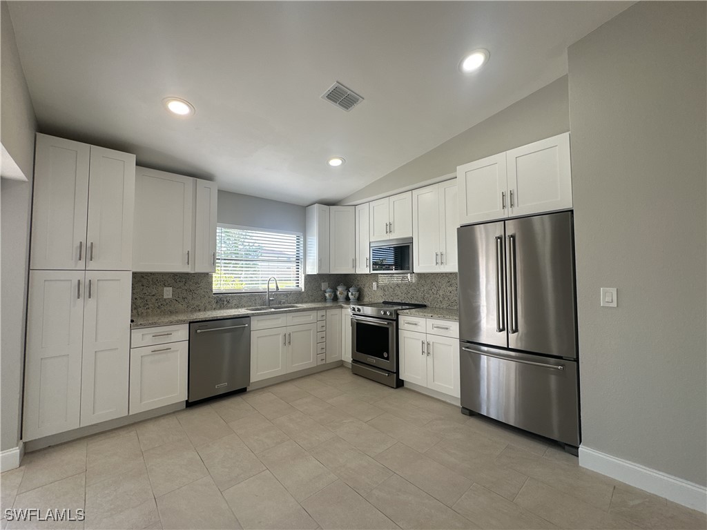 11358 Caravel Cir Property Photo 5
