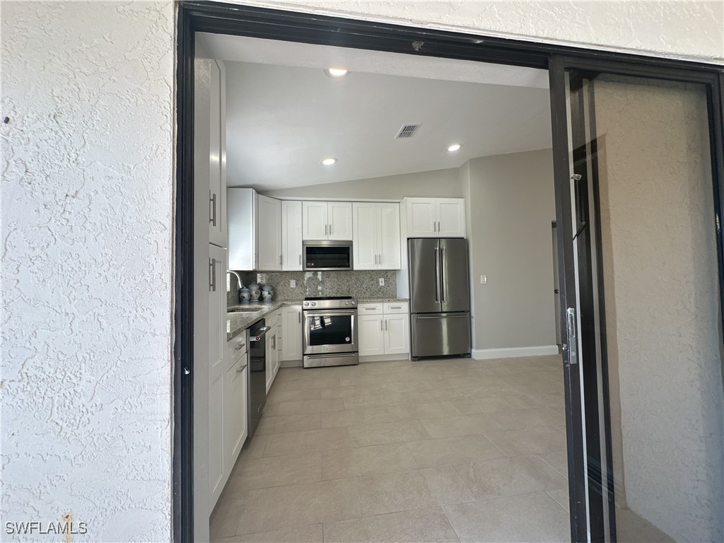 11358 Caravel Cir Property Photo 12