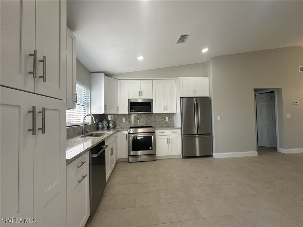 11358 Caravel Cir Property Photo 14
