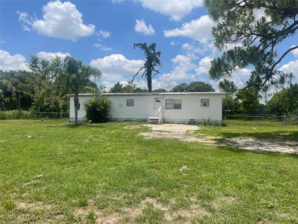 7904-7906 Hart Dr Property Photo 3