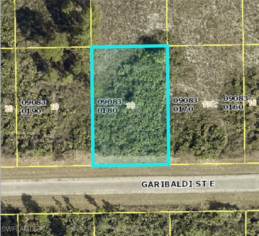 1237 Garibaldi St E Property Photo 1