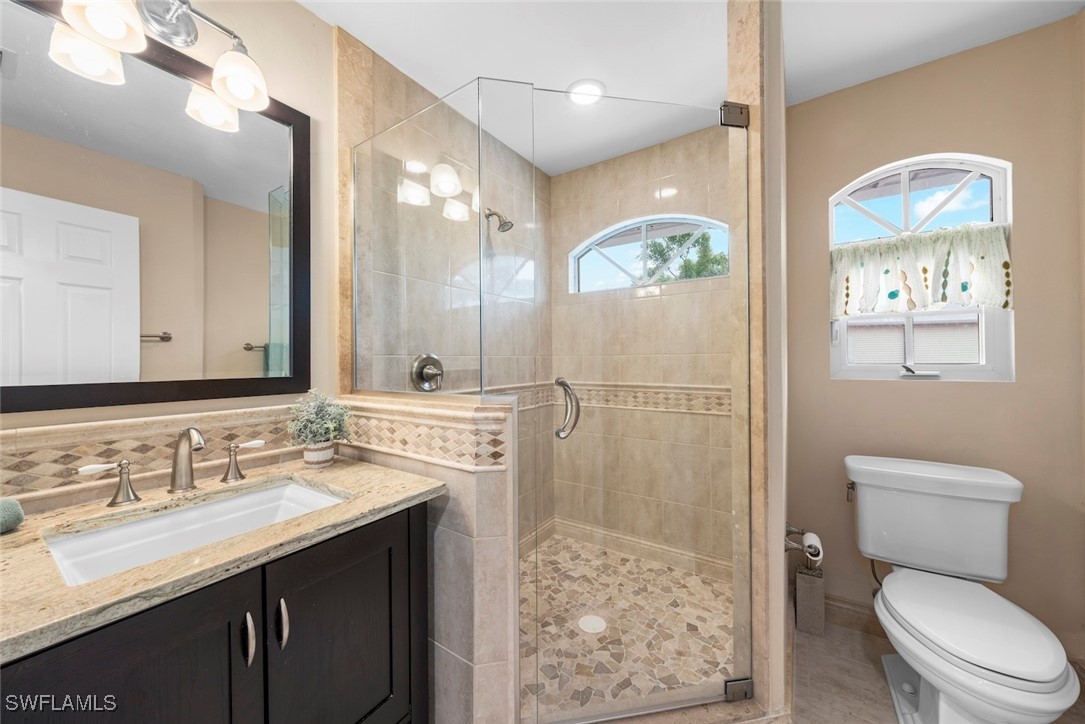 2596 Roosevelt Pl Property Photo 24
