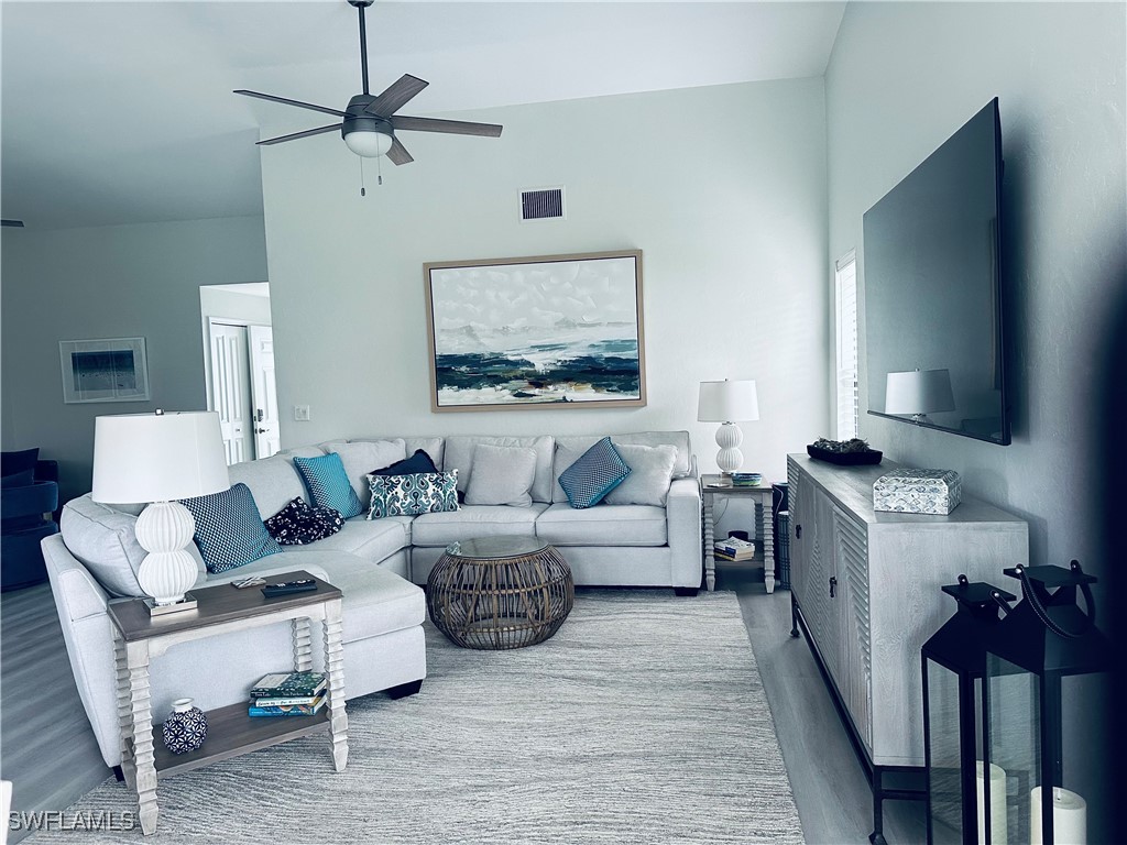11163 Caravel Cir Property Photo 5
