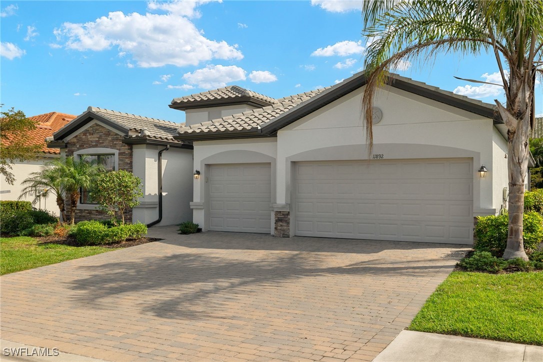 11892 Hickory Estate Cir Property Photo 4