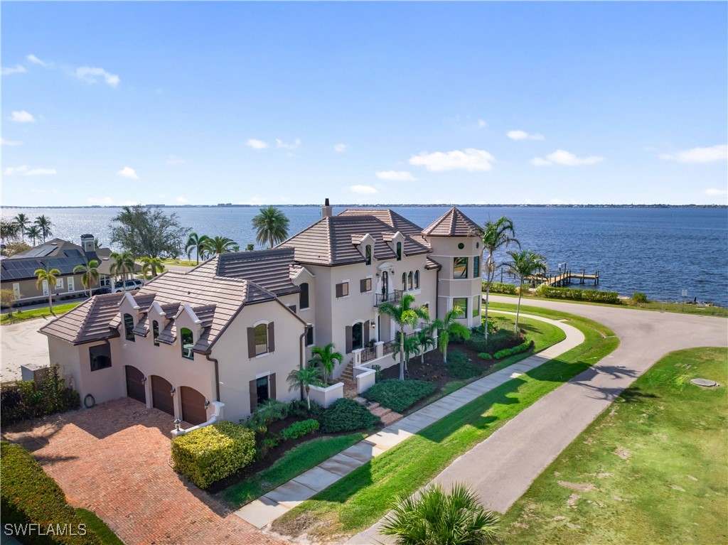 6005 W Riverside Dr Property Photo 3