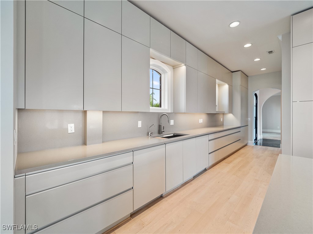 6005 W Riverside Dr Property Photo 8