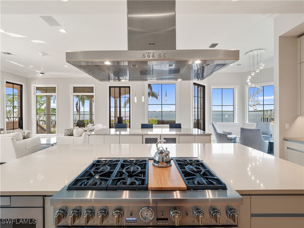 6005 W Riverside Dr Property Photo 10