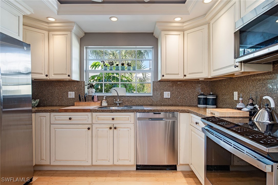 2601 Gulf Shore Blvd N 26 Property Photo 6