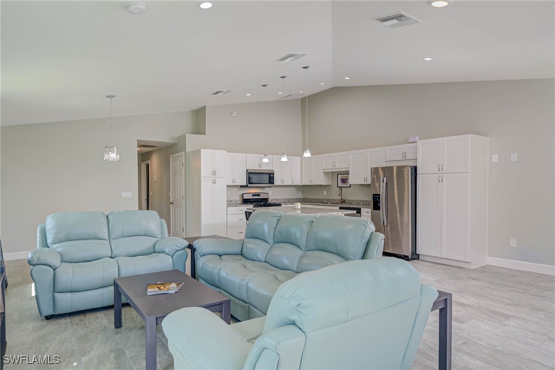 185 Village Cir 27 Property Photo 9