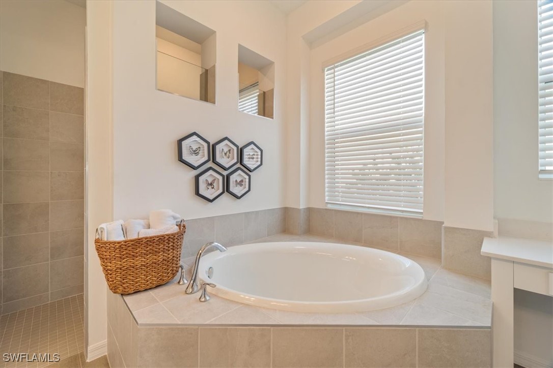 5825 Carnoustie Ct Property Photo 9