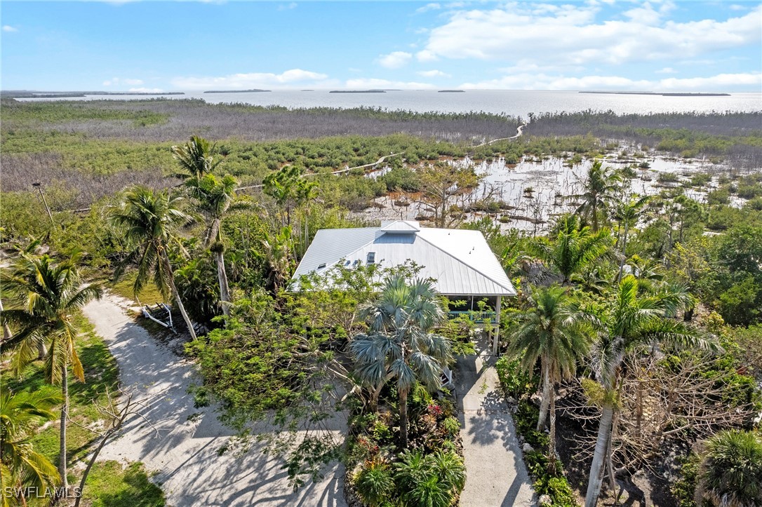 7377 Pineland Rd Property Photo