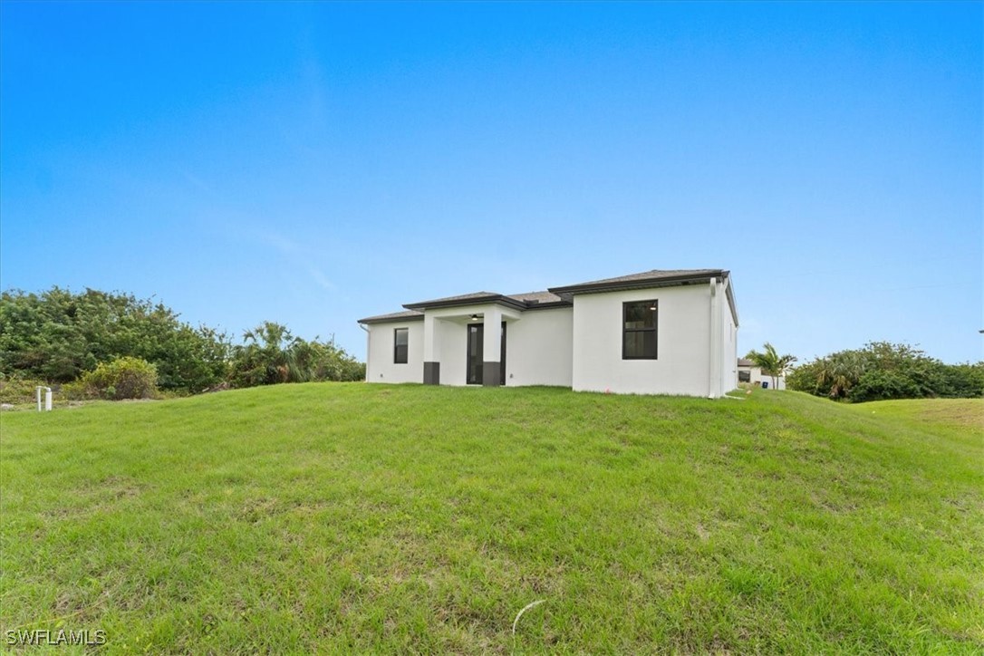 469 Petite Ave Property Photo 3