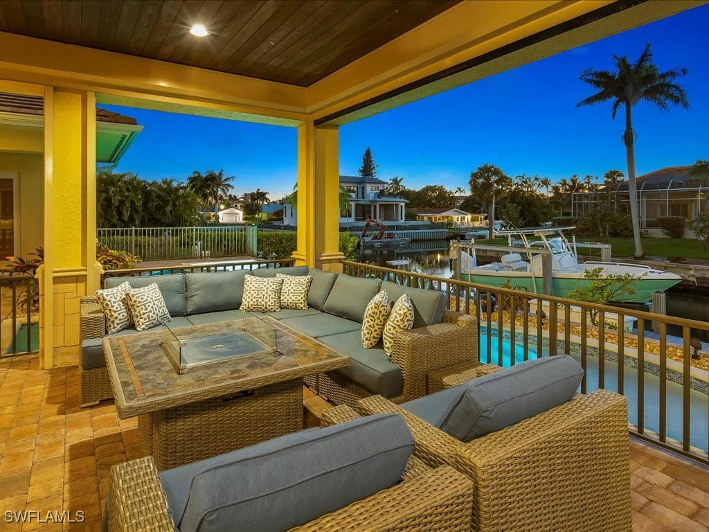 1550 Mullet Ln Property Photo 6