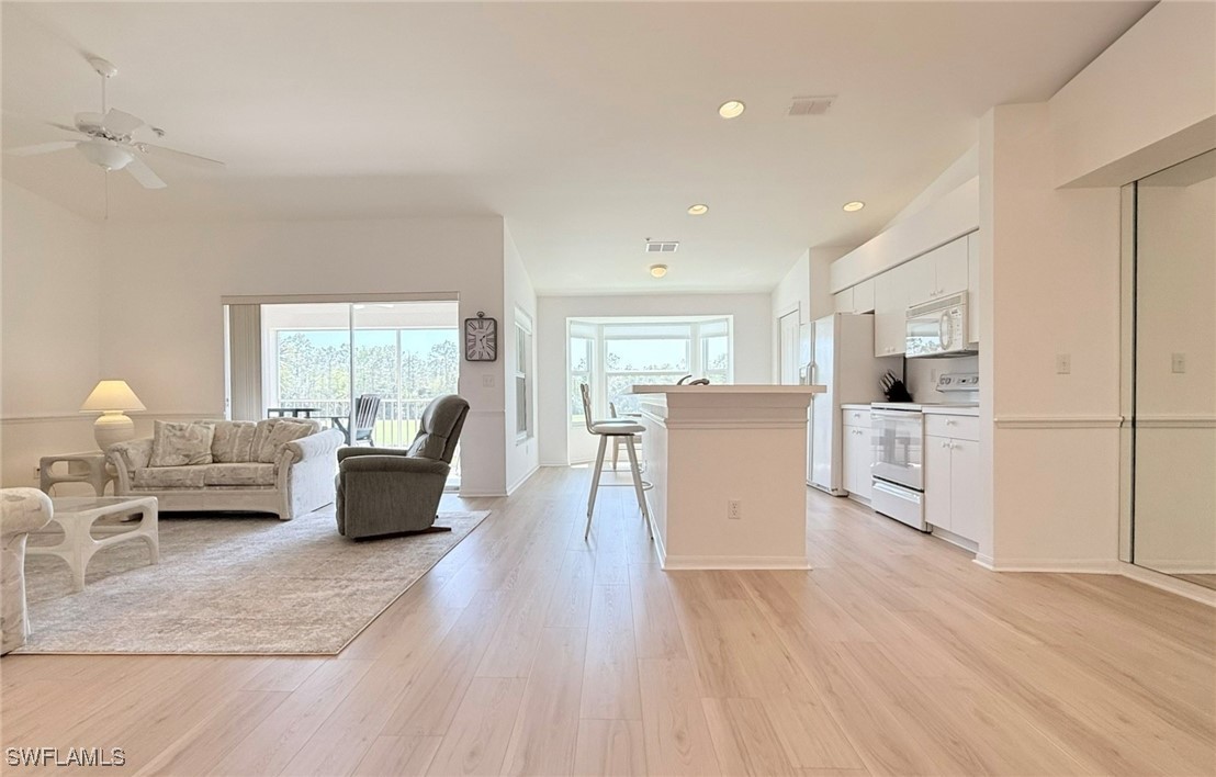 8520 Naples Heritage Dr 923 Property Photo 3
