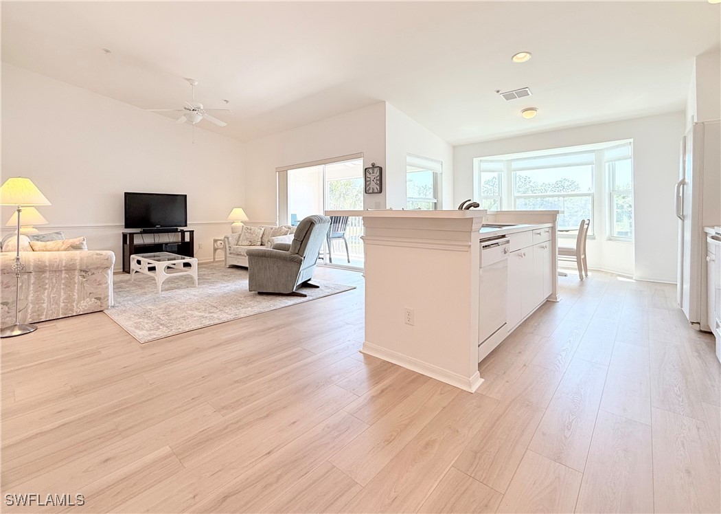 8520 Naples Heritage Dr 923 Property Photo 4