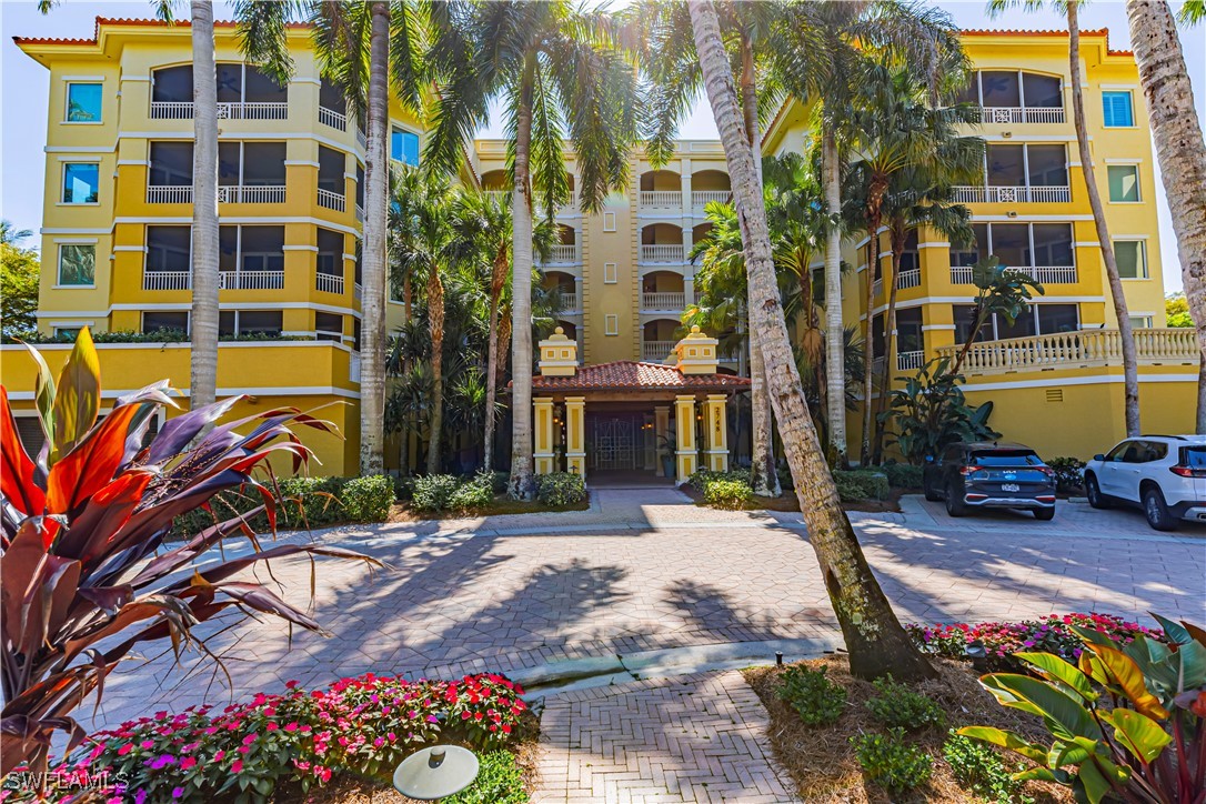 2748 Tiburon Blvd E C404 Property Photo 1