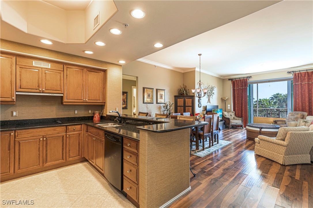 2748 Tiburon Blvd E C404 Property Photo 9