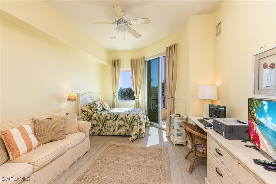 2748 Tiburon Blvd E C404 Property Photo 18