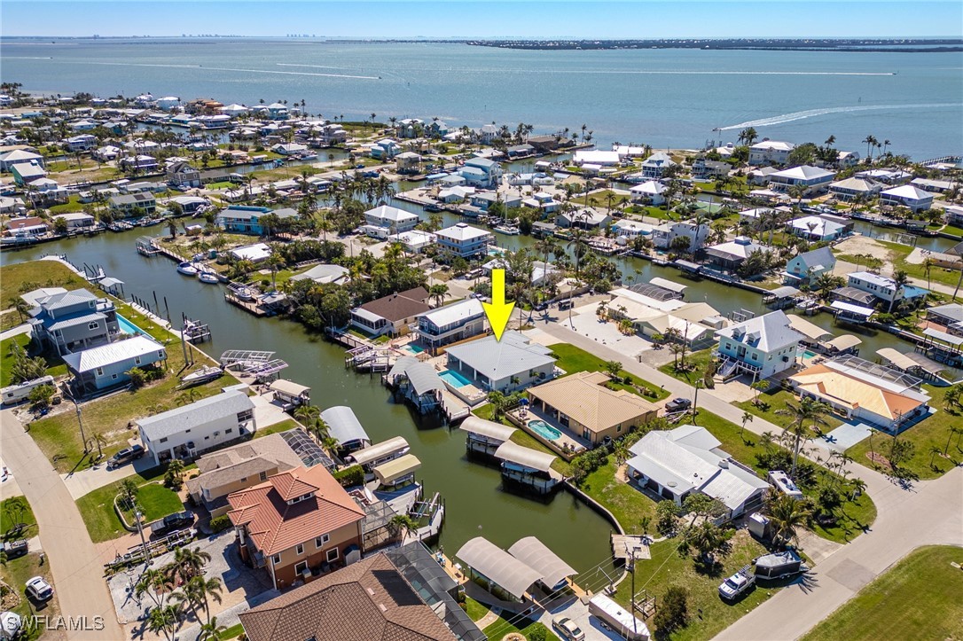 3632 Emerald Ave Property Photo 2