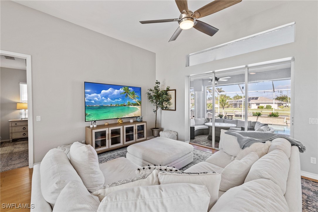 321 Se 31st St Property Photo 5