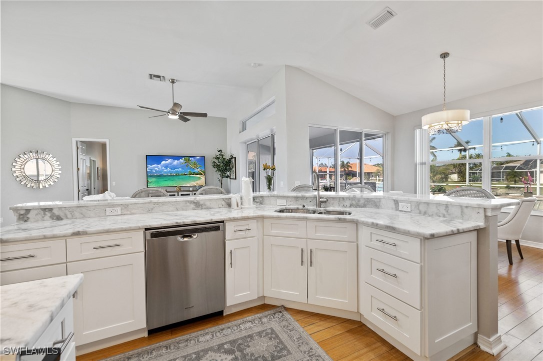 321 Se 31st St Property Photo 7