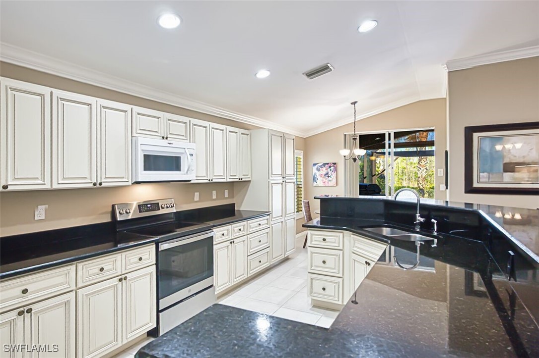 9078 Shadow Glen Way Property Photo 10