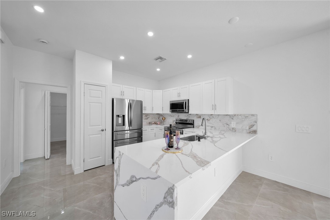 1122 Nw 15th Ter Property Photo 4