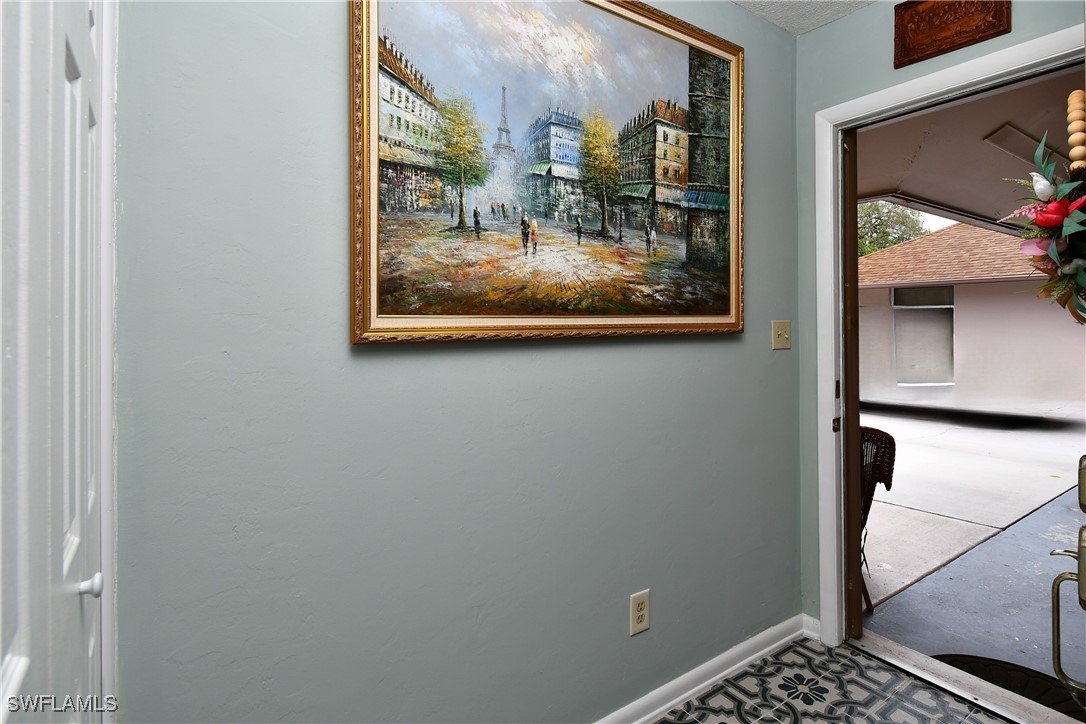 219 Oaklawn Ct Property Photo 6