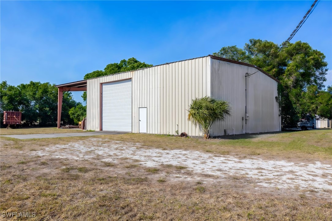 109 S Industrial Loop Property Photo 3