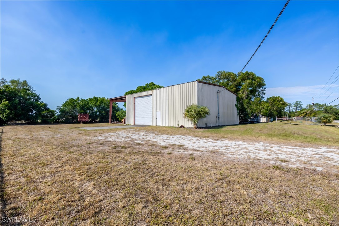 109 S Industrial Loop Property Photo 4