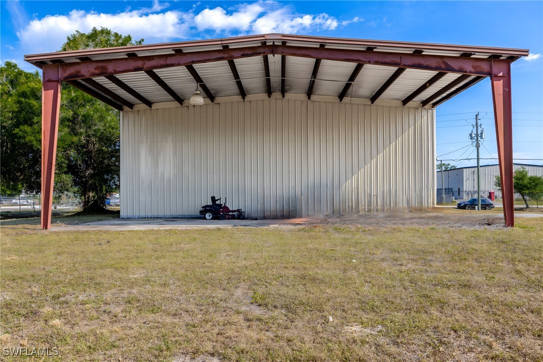 109 S Industrial Loop Property Photo 6