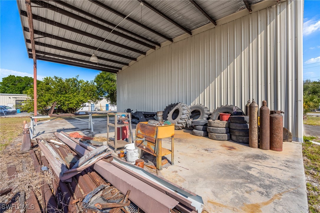 109 S Industrial Loop Property Photo 10