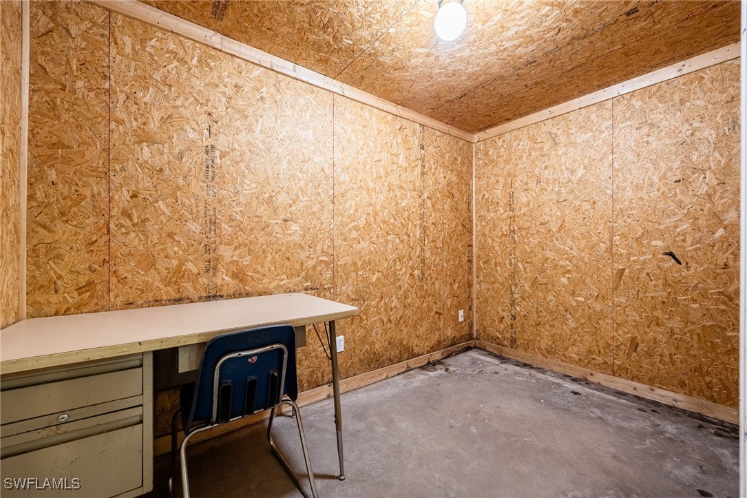 109 S Industrial Loop Property Photo 23