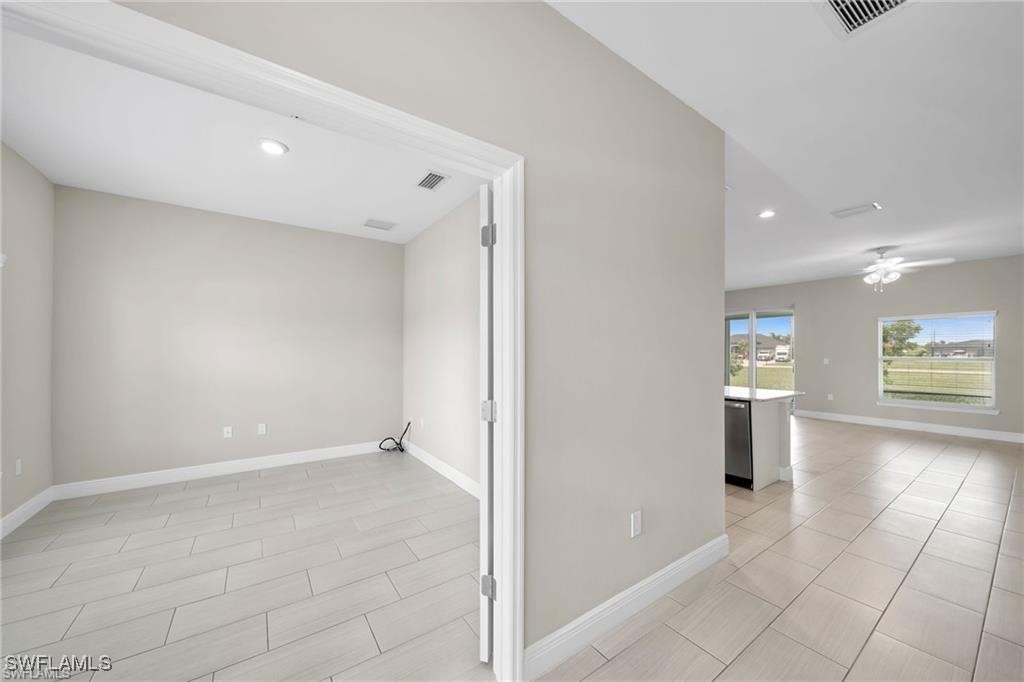 1004 Nw 35th Pl Property Photo 5