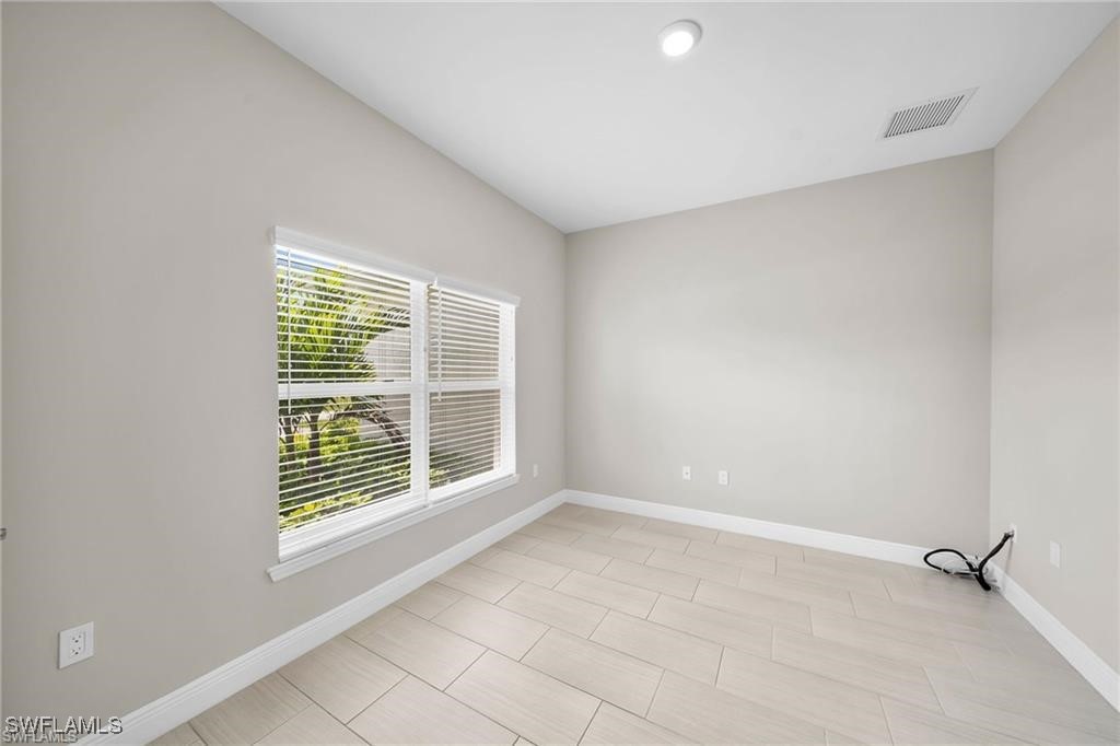 1004 Nw 35th Pl Property Photo 11