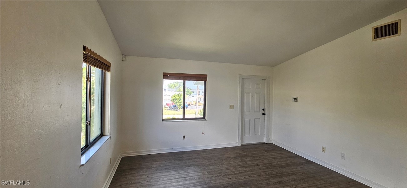 4904 Vincennes Ct 209 Property Photo 3