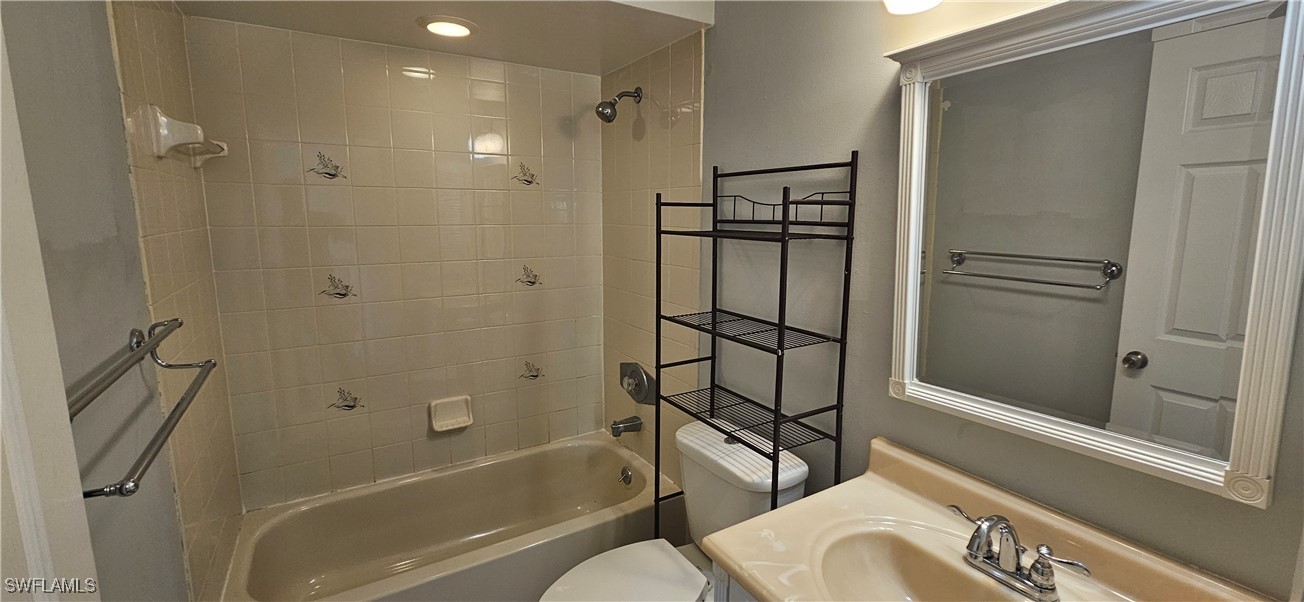 4904 Vincennes Ct 209 Property Photo 9