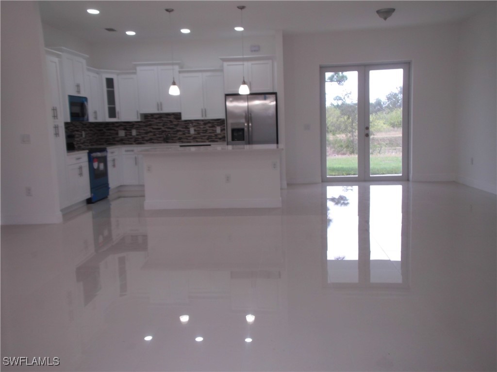 1147 Antonio St E Property Photo 3