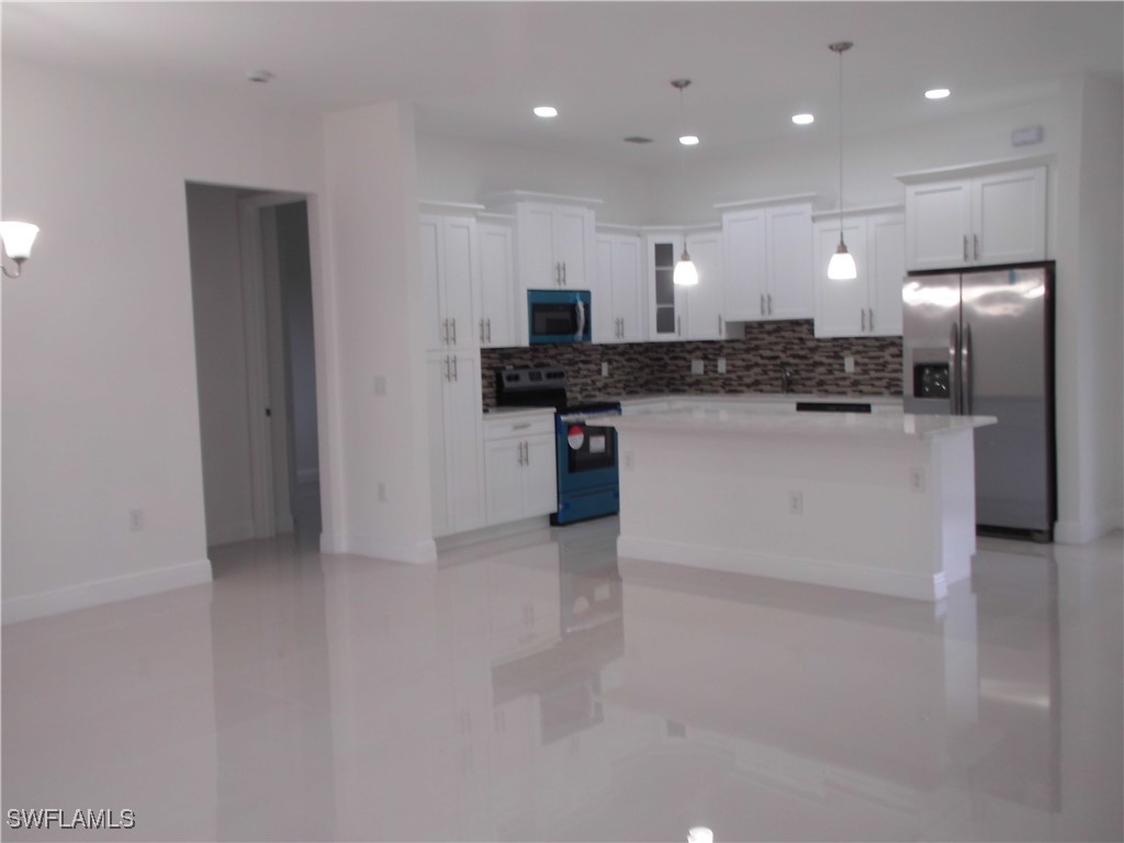 1147 Antonio St E Property Photo 4